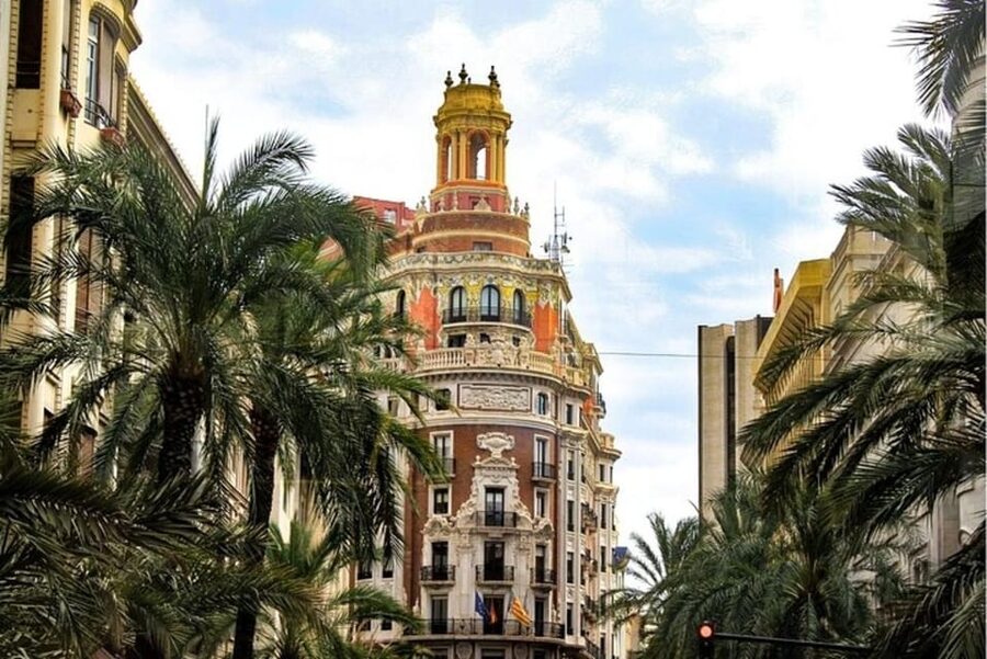 Valencia: Must-See Attractions Walking Tour - Palacio de la Generalitat and Valencia Cathedral: civic to sacred, without the chaos