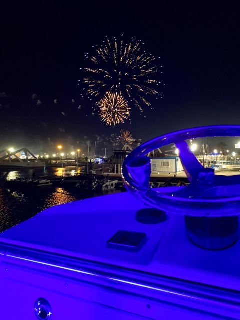 Valencia: Night Cruise with Free Drink - What the Skipper and Live Guide Add to the Experience