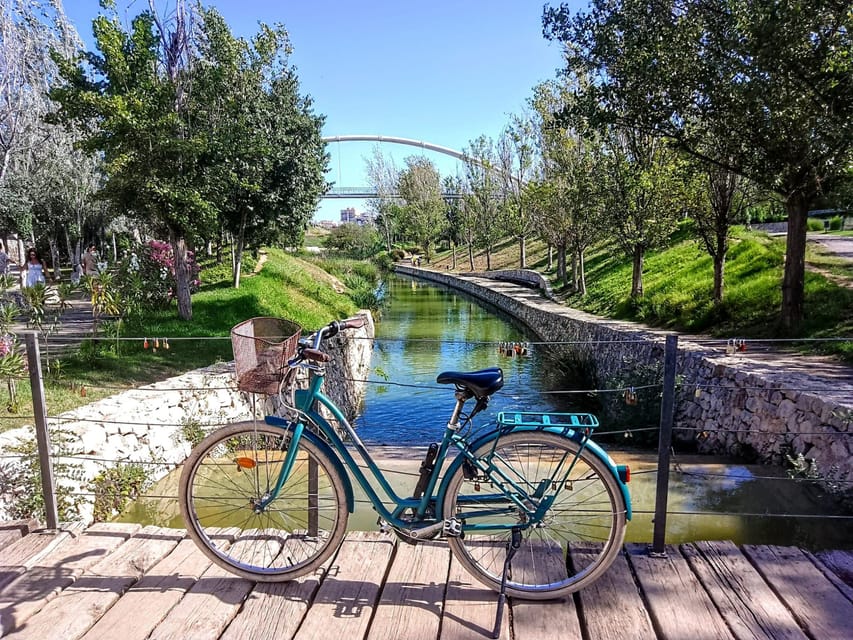 Valencia: Normal bike and Electric bike Rental Ruzafa - Dutch-Style vs Electric: How to Choose Based on Your Day