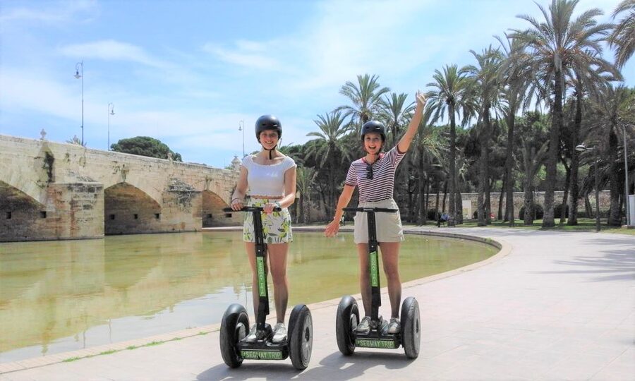 Valencia: Old Town and Gardens Segway Tour - Group Size, Languages, and the Guide Experience