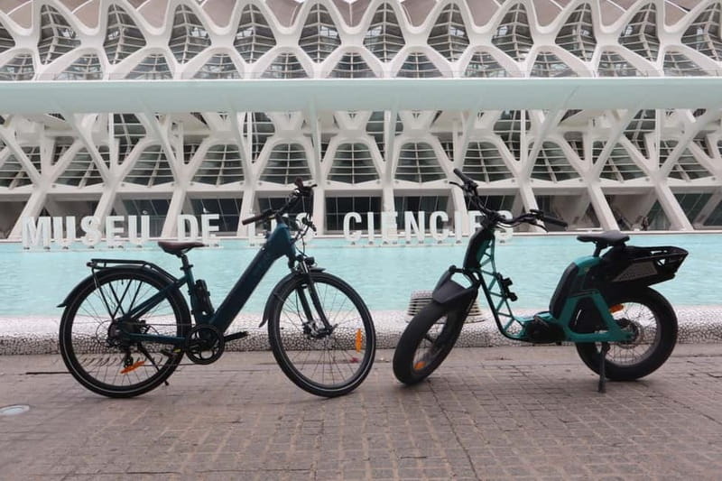 Valencia: Old Town to Modern Marvels "Premium EBike Yamaha" - Plaza Redonda and the art of smart pacing
