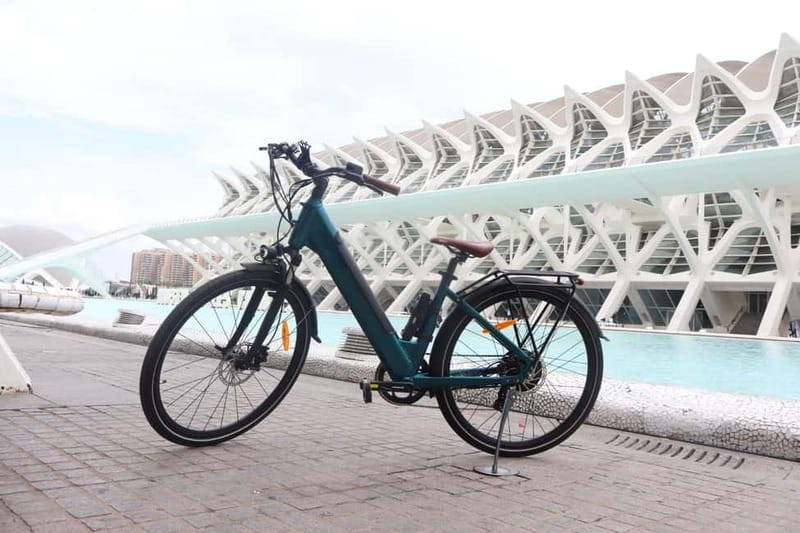 Valencia: Old Town to Modern Marvels "Premium EBike Yamaha" - Meeting at Cuba Street, start point, and what your first minutes feel like