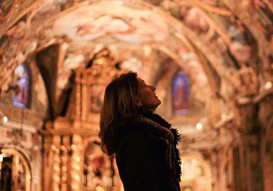 Valencia: Old Town Tour, Wine & Tapas in an 11th c. Monument - Plaza de la Reina and Plaza de la Virgen: Where the Stories Land