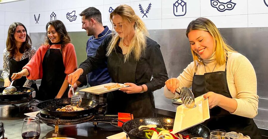 Valencia: Paella Cooking Class with Central Market Tour - Key highlights to look for