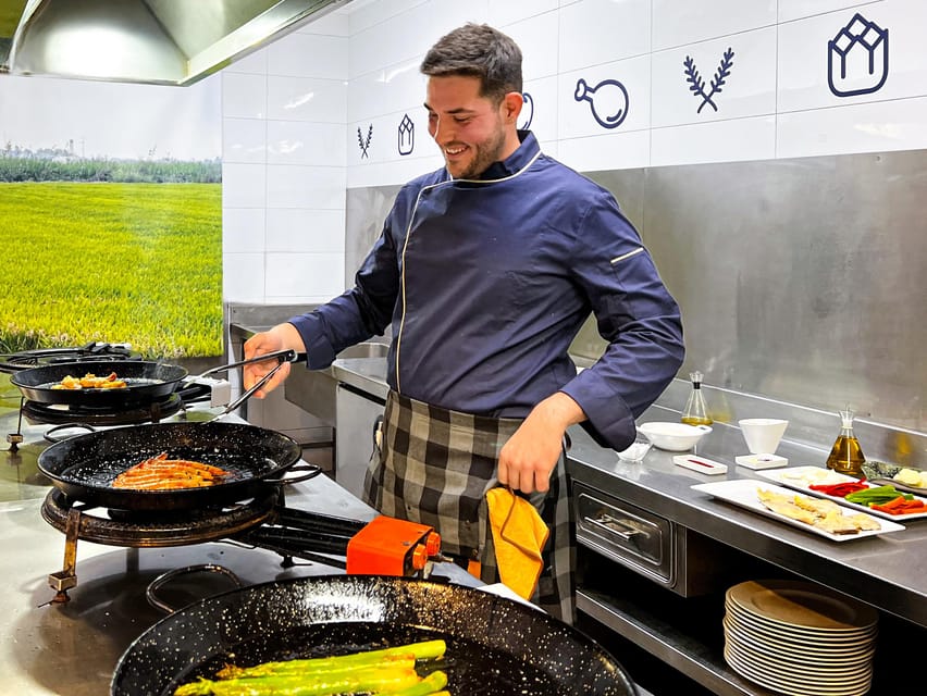 Valencia: Paella Cooking Class with Central Market Tour - The social part: sharing your table after you cook