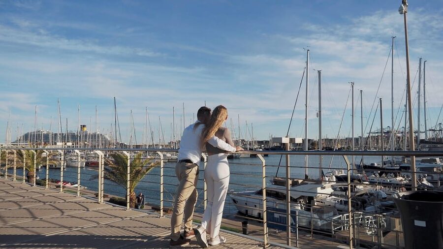 Valencia: Photo shooting at the beach with pro photographer - Practical tips so your photos look like you had fun