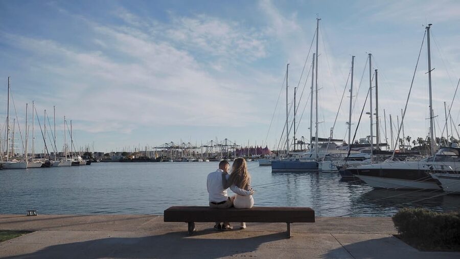 Valencia: Photo shooting at the beach with pro photographer - How the 1.5-hour timing turns into a smooth, no-stress session