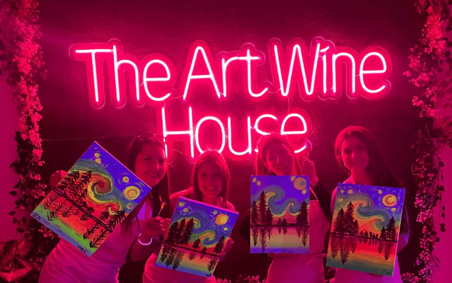 Valencia: Pinta un cuadro fluorescente y bebe vino - Where you’ll meet in Valencia (and why that location helps)