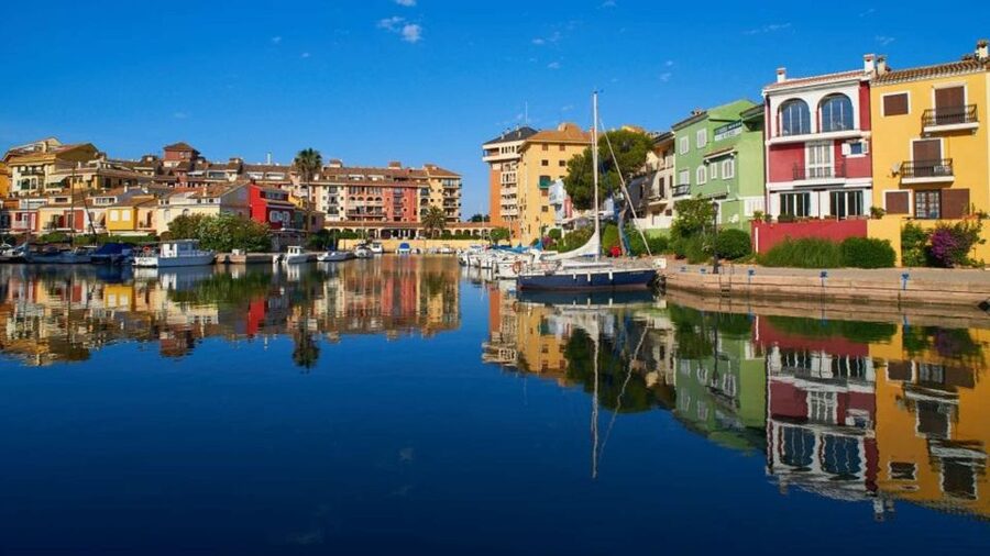 Valencia: Port Saplaya Boat Tour with Free Drink & Swimming - Guides and onboard energy: what the names tell you