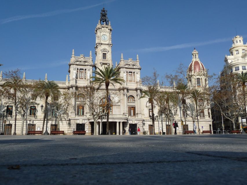 Valencia: Private 4-Hour Walking Tour of the Old Town - Town Hall Square and Mercado Central: Daily Valencia Energy