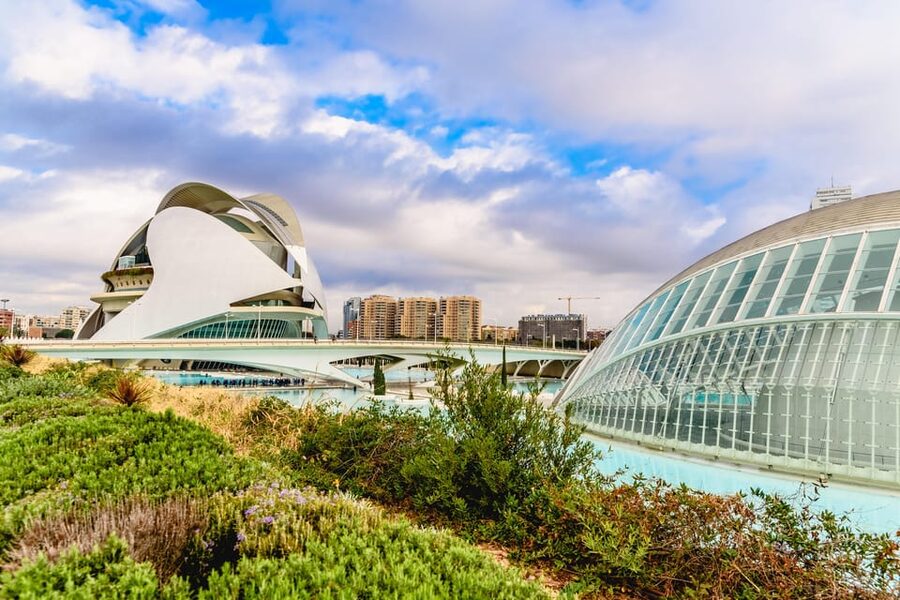 Valencia: Private Brunch Tour with Basic Spanish Learning - Ending at Mercat Central de València