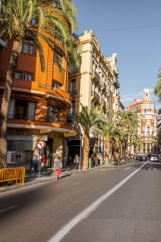 Valencia: Private Brunch Tour with Basic Spanish Learning - The guided walk through Valencia’s old streets