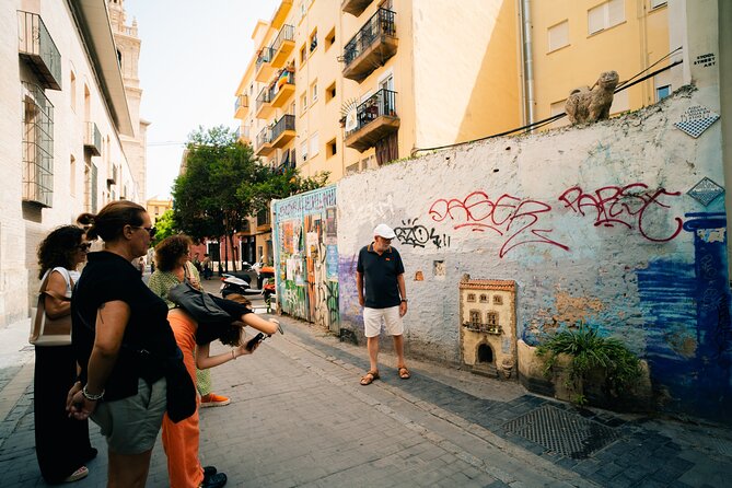 Valencia Private Family Tour - From the Palace Exterior to Gulliver Park Playtime