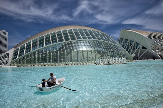 Valencia Private Family Tour - Getting From Ciutat Vella to the Science Museum