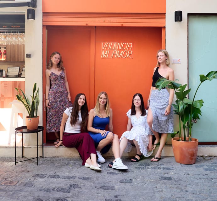 Valencia: Private photo shooting with pro photographer - A one-on-one photo walk that keeps Valencia focused on you