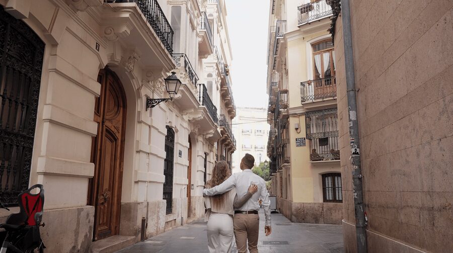 Valencia: Private photo shooting with pro photographer - The 1.5-hour route, how it feels, and what you should watch for