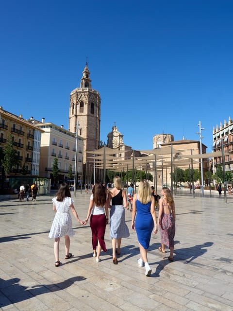 Valencia: Private photo shooting with pro photographer - Where you will end up: finishing near Pl. del Mercat