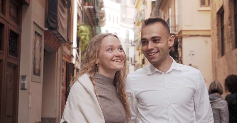 Valencia: Private photo shooting with pro photographer - Languages, guide support, and the pace you should expect