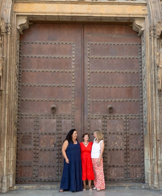 Valencia: Private photo tour at the Ciutat Vella - Valencia’s Ciutat Vella, built for better photos