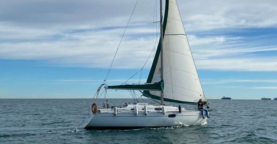 Valencia: Private Sailing Trip with Snacks and Drinks - Key highlights at a glance