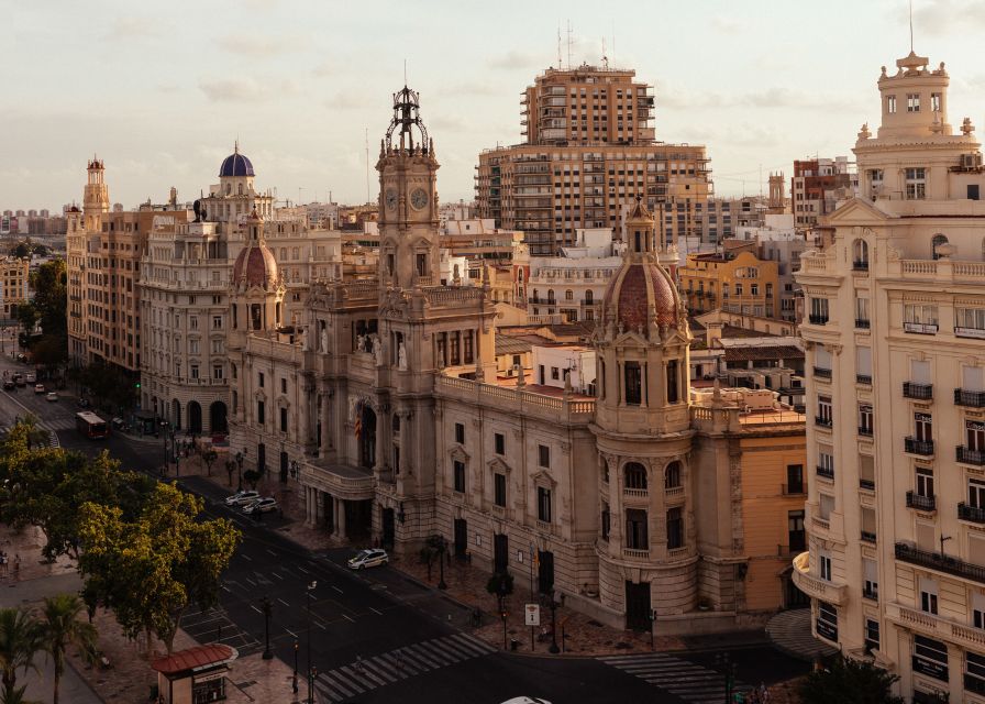 Valencia: Private Tour w/ Locals – Highlights & Hidden Gems - A Fast, Local-First Valencia in 3 Hours