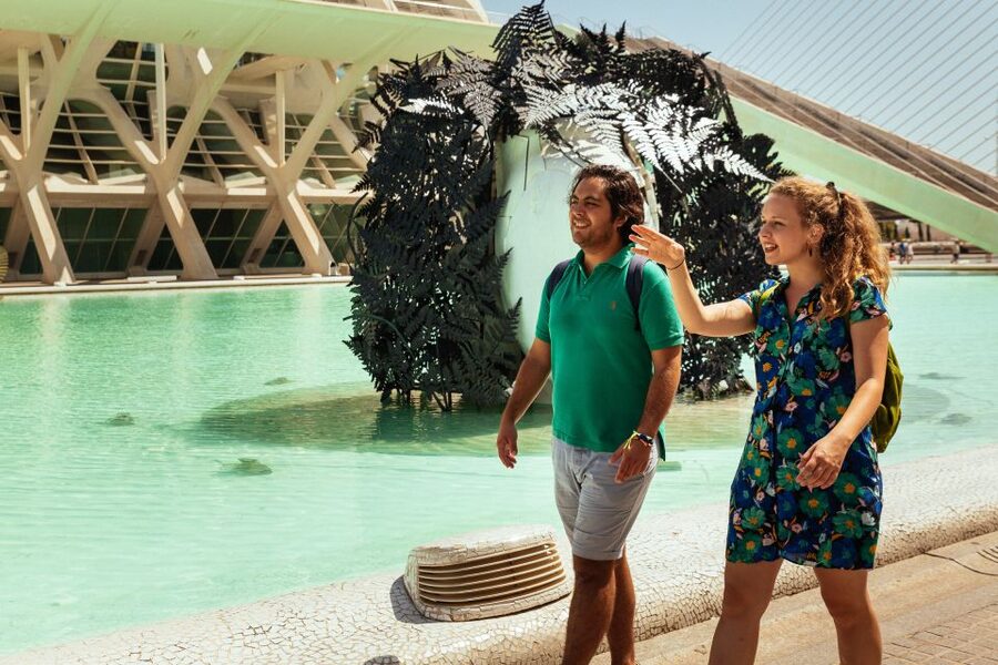 Valencia: Private Tour w/ Locals – Highlights & Hidden Gems - Meeting Under Estacion del Norte Clock, Then Getting Oriented
