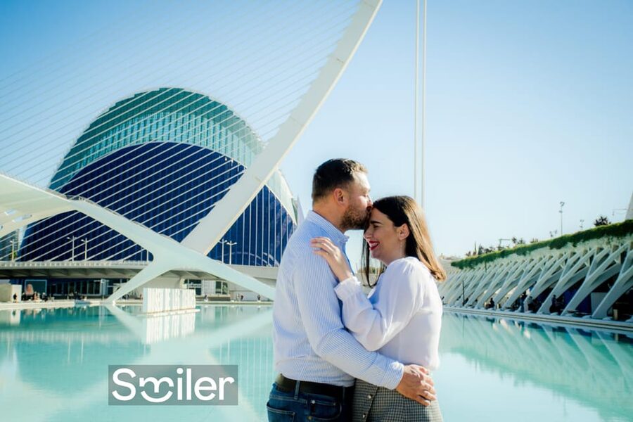 Valencia: Professional photoshoot at City of Arts & Sciences - Price and value: $58 per group up to 8 people