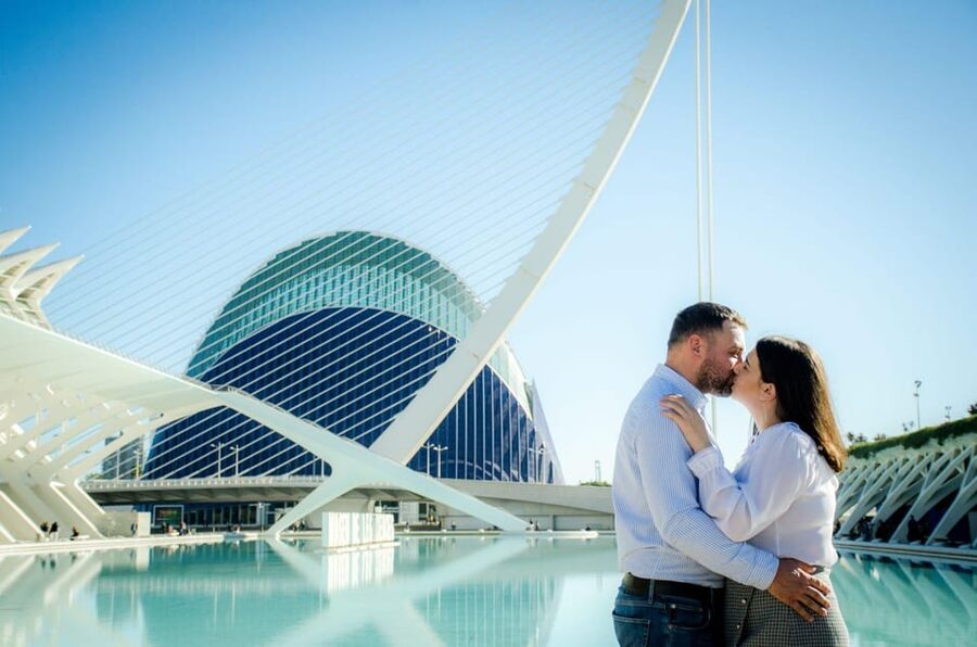 Valencia: Professional photoshoot at City of Arts & Sciences - Who should book this shoot in Valencia
