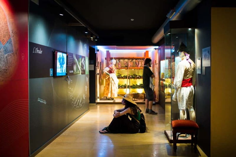 Valencia: San Nicolas, Silk Museum and Santos Juanes Church - Stop 2: The Silk Museum in the Gremi de Velluters building