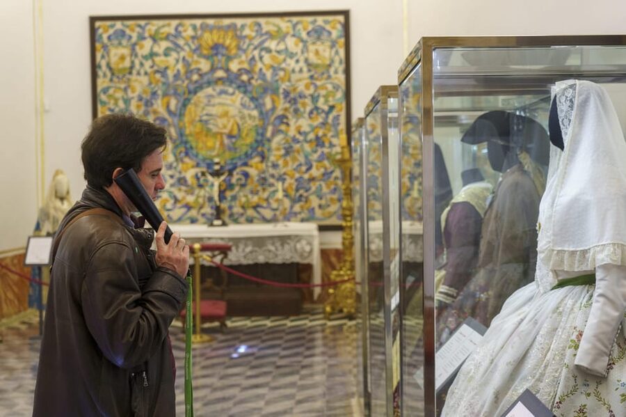 Valencia: Silk Museum Entry Ticket - What not to expect: live guiding and extra frills