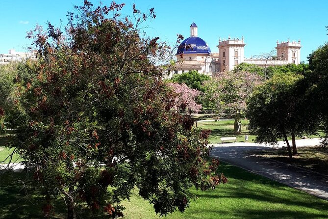 Valencia Street Art | Small Group Guided Tour by Bike - Turia Garden and nearby sights: the break that makes the tour work