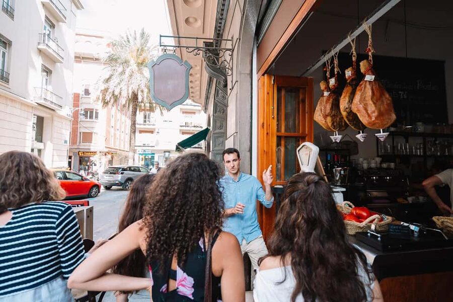 Valencia: Tapas and Drinks Evening Tour - Planning your night around the 3-hour window