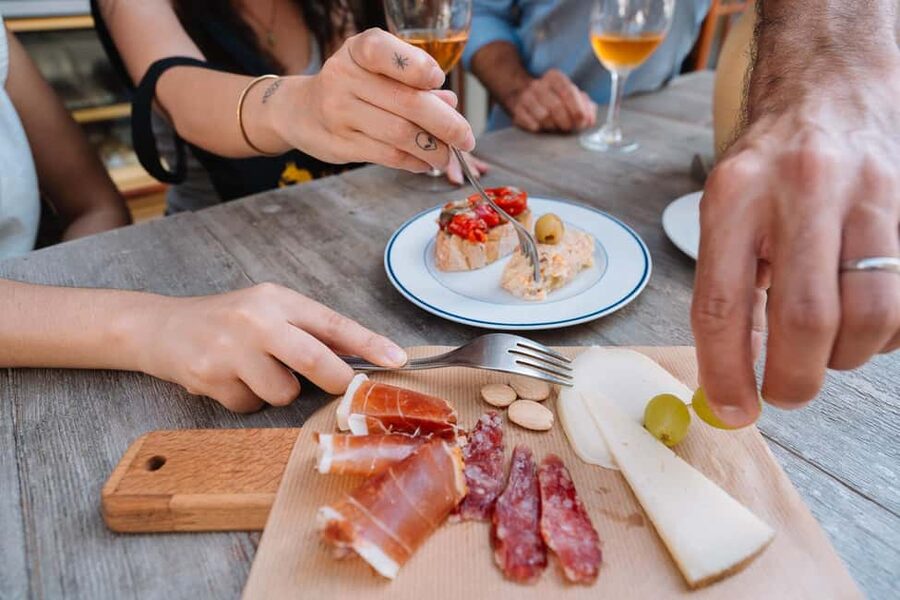 Valencia: Tapas and Drinks Evening Tour - Guides make or break it, and this one gets high marks