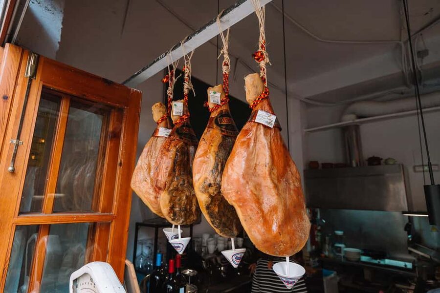 Valencia: Tapas and Drinks Evening Tour - Rain or shine, and what to bring for a comfortable evening