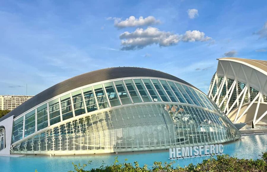 Valencia: the best 25 spots in the city by bike! - Start at Ruzafa, then glide into the UNESCO Old Town
