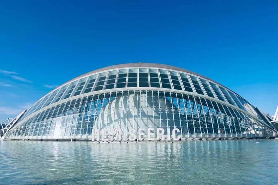Valencia: the best 25 spots in the city by bike! - Mercado Central and Lonja de la Seda, eat and learn