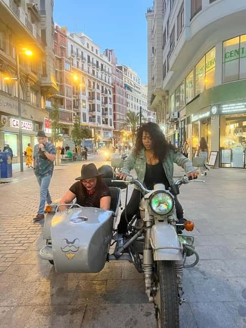 Valencia: The Highlights Tour in Vintage Sidecar - From Catedral de Valencia to Plaza de la Reina, seeing the old core by road