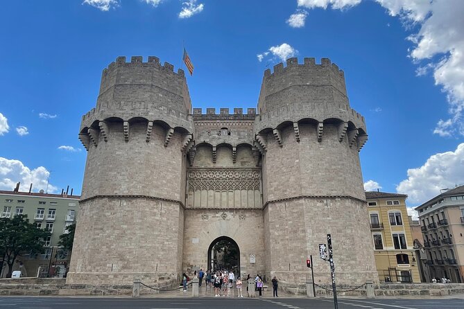 Valencia: Top 25 Highlights Guided Bike Tour - Torres dels Serrans and the feeling of the old city wall