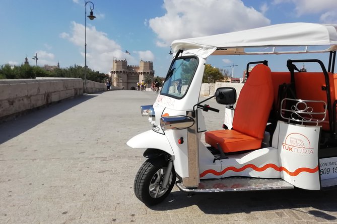 Valencia: Tuk Tuk Full City Tour - Colon Street to the City of Arts and Sciences: modern Valencia without the marathon