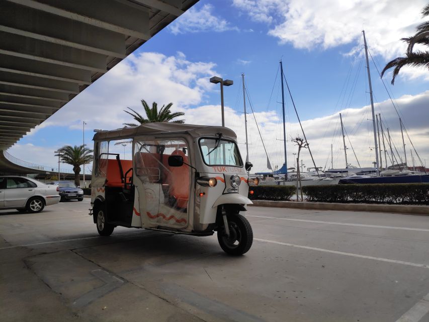 Valencia: Tuk Tuk Modern Tour - Colón Market stop: quick flavor culture without the time sink