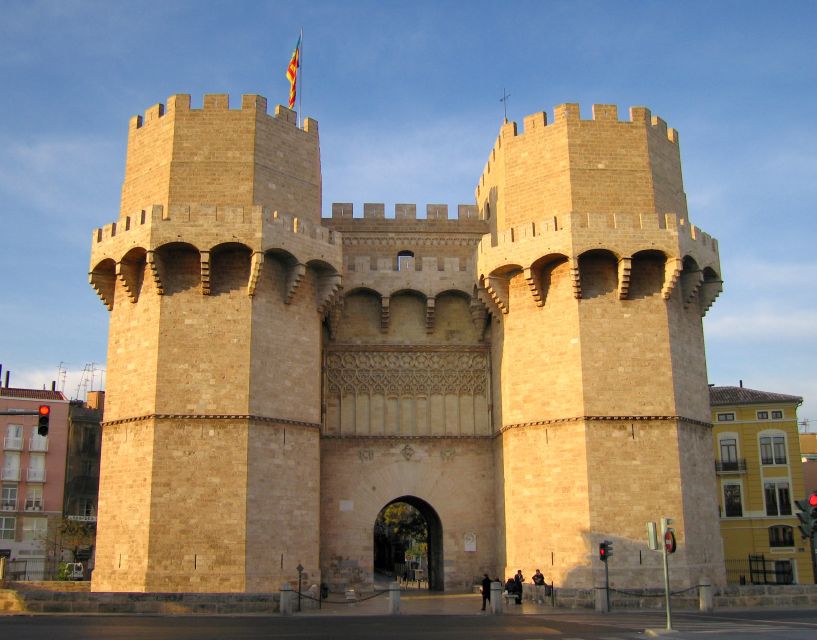 Valencia: Walking Tour of the Medieval City Center - The guide experience: stories that make the city feel human