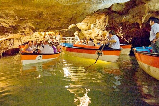 Visit to the Sant Josep Caves - Group size and atmosphere: private in the car, calm on the water