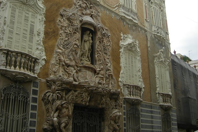 Walking in Valencia - Central Market and the Silk Market connection: Art Nouveau in action