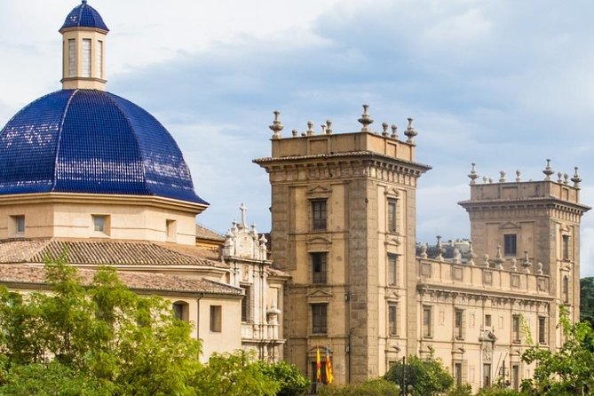 Walking in Valencia - Plaza Redonda: Valencia’s oldest round shopping space