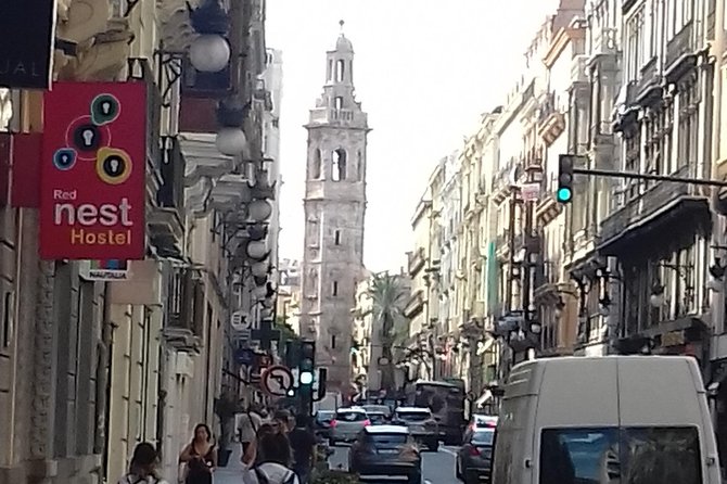 Walking in Valencia - Plaça de la Reina: the Old Town symbols in one tight picture