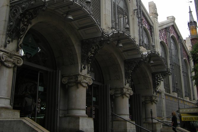 Walking in Valencia - Serranos Street to Torres dels Serrans: Gothic and the Turia story