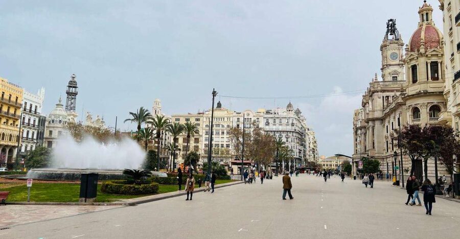 Zoom Through Valencia: Top 25 Hotspots on E-Scooters - Why Ride Valencia by E-Scooter Instead of Hop-On Options